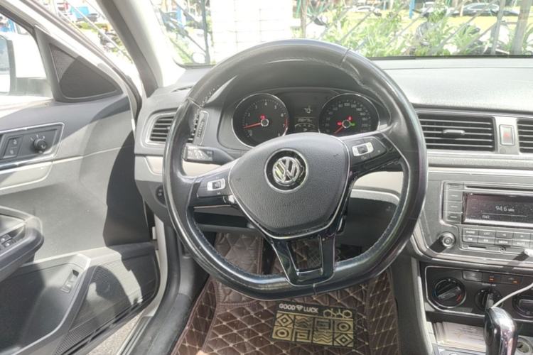 Used Volkswagen Lavida 2017 1.6L Automatic Comfort Edition Steering Wheel
