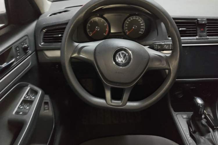 Used Volkswagen Lavida 2017 1.6L Automatic Fashion Edition Steering Wheel