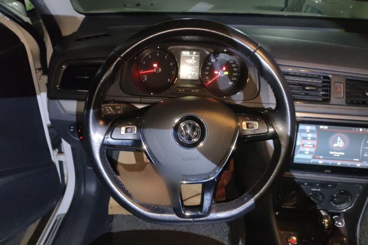 Used Volkswagen Lavida 2017 1.6L Automatic Comfort Edition Steering Wheel