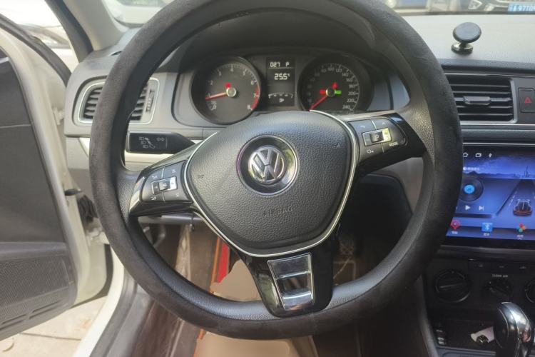 Used Volkswagen Lavida 2017 1.6L Automatic Fashion Edition Steering Wheel