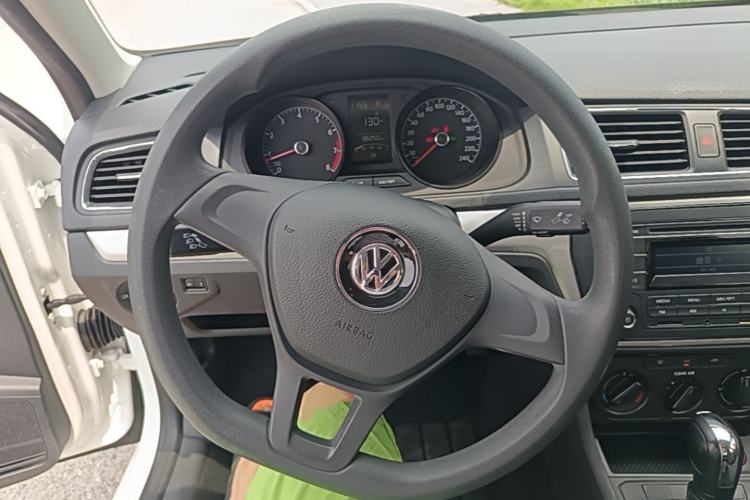 Used Volkswagen Lavida 2017 1.6L Automatic Fashion Edition Steering Wheel