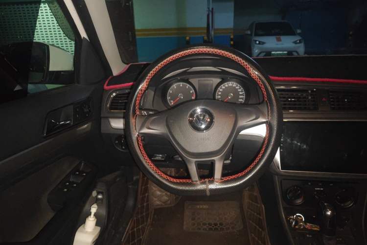 Used Volkswagen Lavida 2017 1.6L Automatic Fashion Edition Steering Wheel