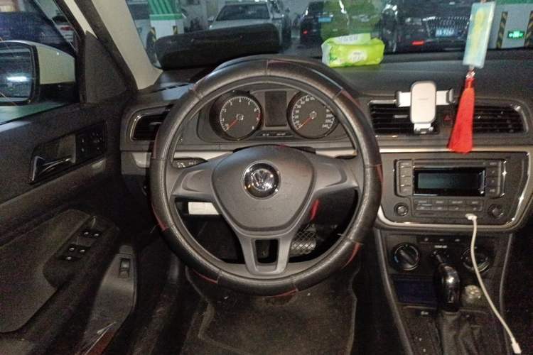 Used Volkswagen Lavida 2017 1.6L Automatic Fashion Edition Steering Wheel