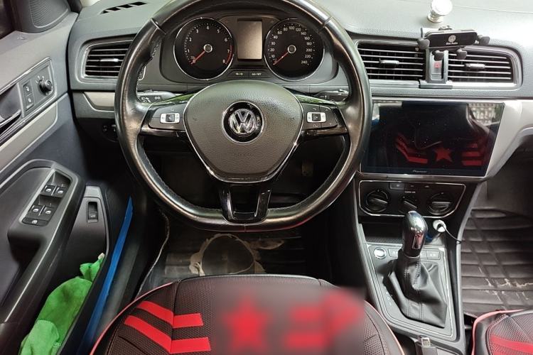 Used Volkswagen Lavida 2017 1.6L Automatic Comfort Edition Steering Wheel