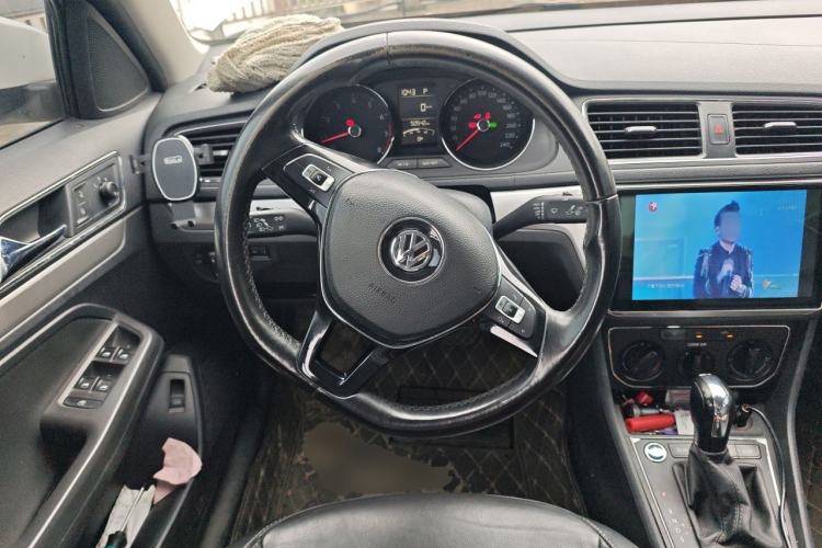 Used Volkswagen Lavida 2017 1.6L Automatic Comfort Edition Steering Wheel