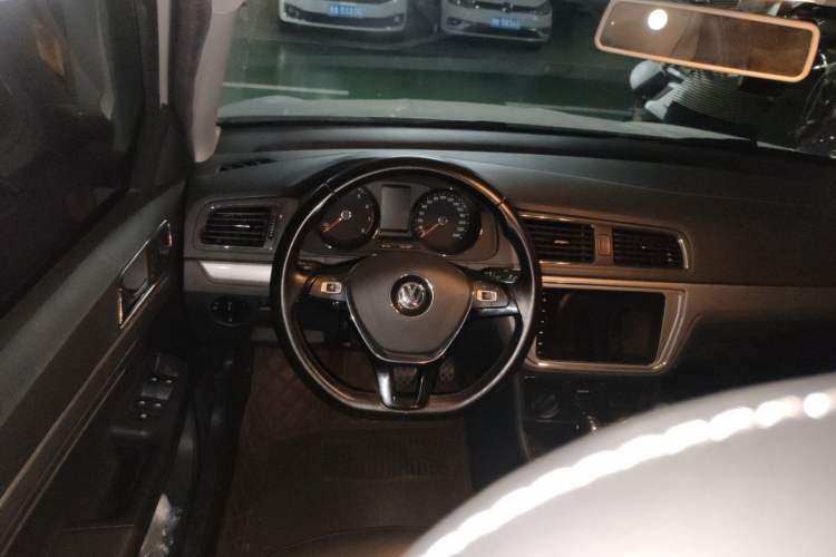 Used Volkswagen Lavida 2017 1.6L Automatic Comfort Edition Steering Wheel