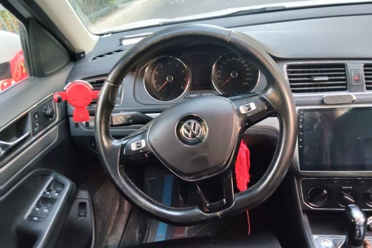 Used Volkswagen Lavida 2017 1.6L Automatic Comfort Edition Steering Wheel