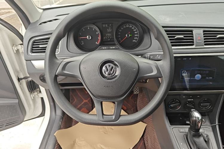 Used Volkswagen Lavida 2017 1.6L Automatic Fashion Edition Steering Wheel