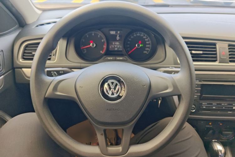 Used Volkswagen Lavida 2017 1.6L Automatic Fashion Edition Steering Wheel