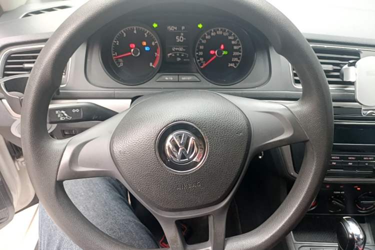 Used Volkswagen Lavida 2017 1.6L Automatic Fashion Edition Steering Wheel