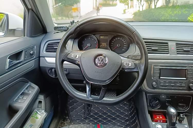 Used Volkswagen Lavida 2017 1.6L Automatic Comfort Edition Steering Wheel