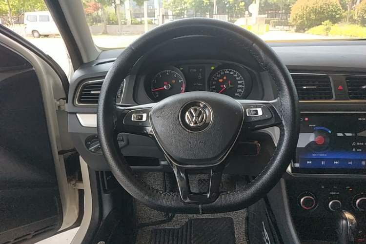 Used Volkswagen Lavida 2017 1.6L Automatic Fashion Edition Steering Wheel