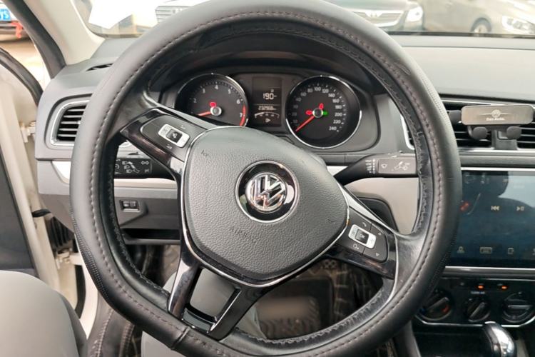Used Volkswagen Lavida 2017 1.6L Automatic Comfort Edition Steering Wheel