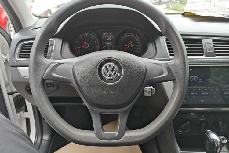 Used Volkswagen Lavida 2017 1.6L Automatic Fashion Edition Steering Wheel
