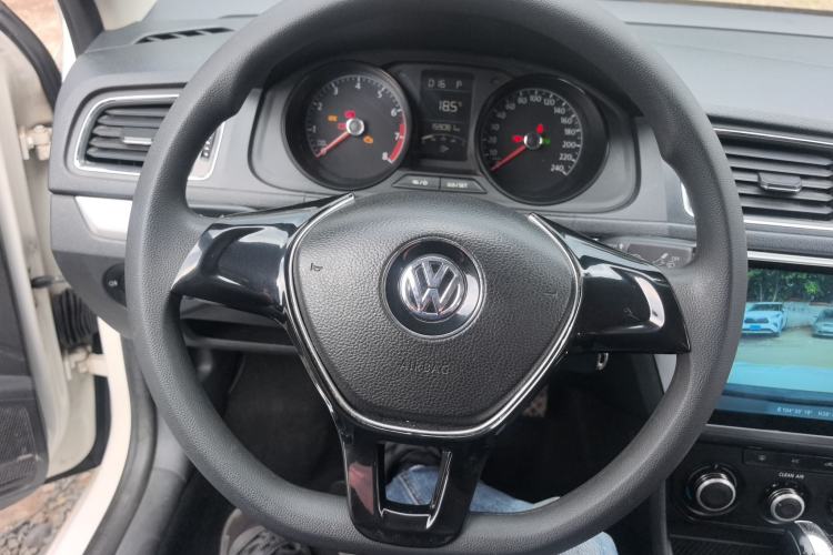Used Volkswagen Lavida 2017 1.6L Automatic Fashion Edition Steering Wheel