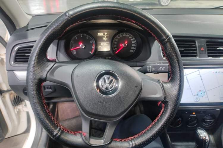 Used Volkswagen Lavida 2017 1.6L Automatic Fashion Edition Steering Wheel