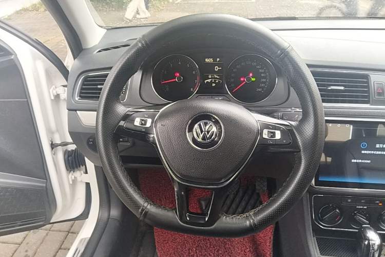 Used Volkswagen Lavida 2017 1.6L Automatic Comfort Edition Steering Wheel