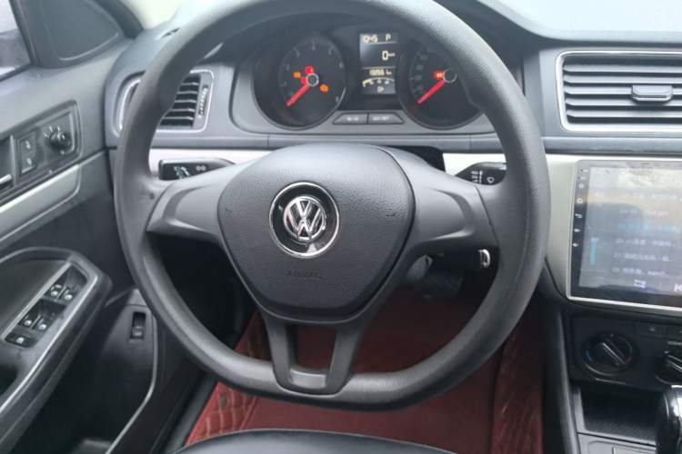 Used Volkswagen Lavida 2017 1.6L Automatic Fashion Edition Steering Wheel