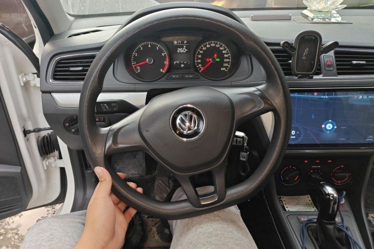 Used Volkswagen Lavida 2017 1.6L Automatic Fashion Edition Steering Wheel