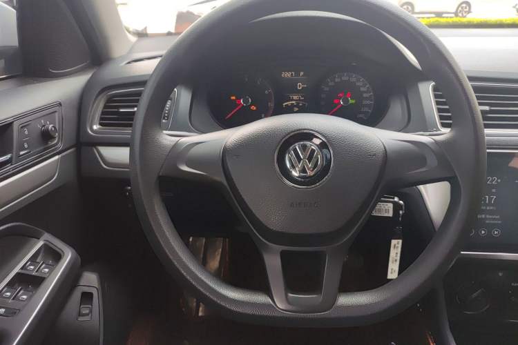 Used Volkswagen Lavida 2017 1.6L Automatic Fashion Edition Steering Wheel