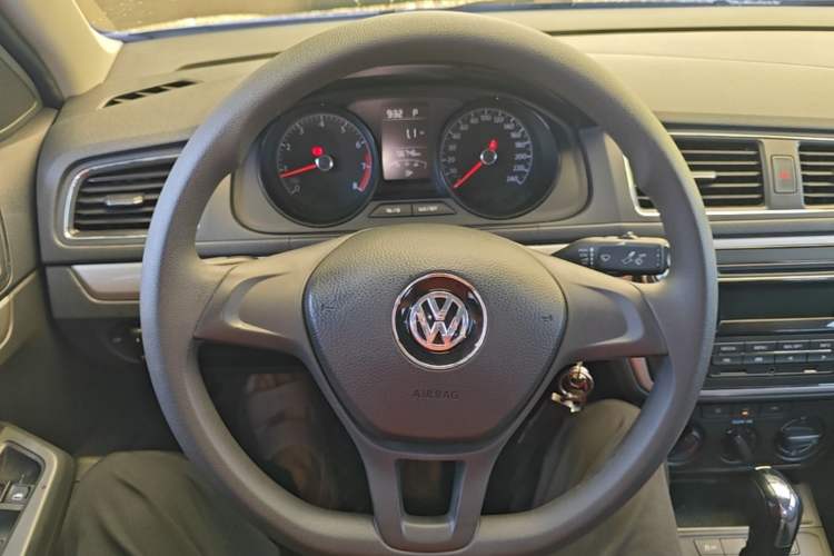 Used Volkswagen Lavida 2017 1.6L Automatic Fashion Edition Steering Wheel