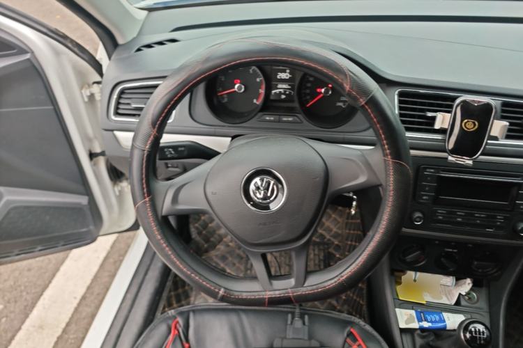 Used Volkswagen Lavida 2017 1.6L Manual Fashion Edition Steering Wheel