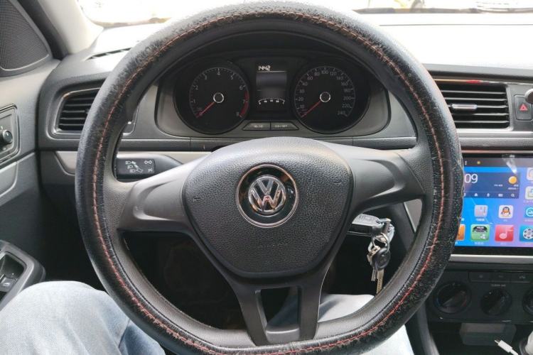 Used Volkswagen Lavida 2017 1.6L Manual Fashion Edition Steering Wheel