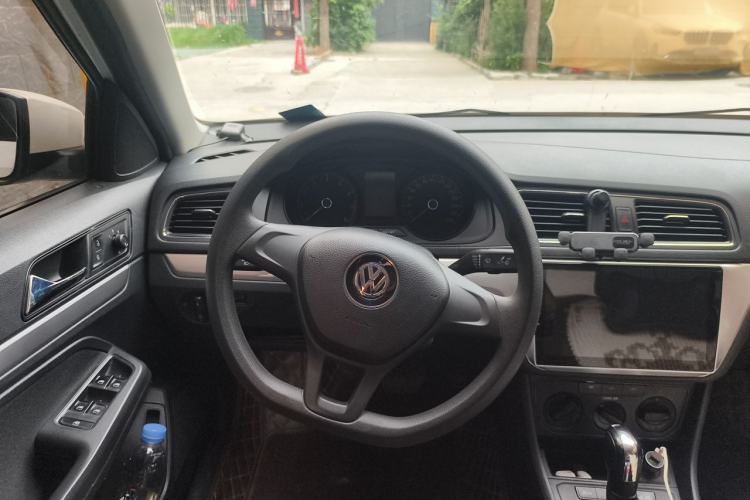 Used Volkswagen Lavida 2017 1.6L Automatic Fashion Edition Steering Wheel