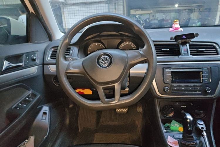 Used Volkswagen Lavida 2017 1.6L Automatic Fashion Edition Steering Wheel