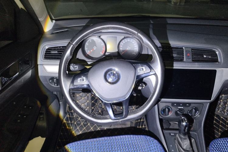 Used Volkswagen Lavida 2017 1.6L Automatic Fashion Edition Steering Wheel