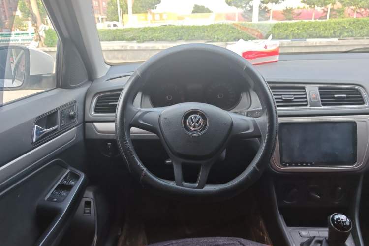 Used Volkswagen Lavida 2017 1.6L Manual Fashion Edition Steering Wheel