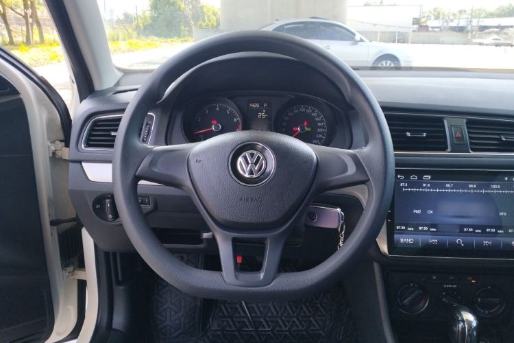 Used Volkswagen Lavida 2017 1.6L Automatic Fashion Edition Steering Wheel