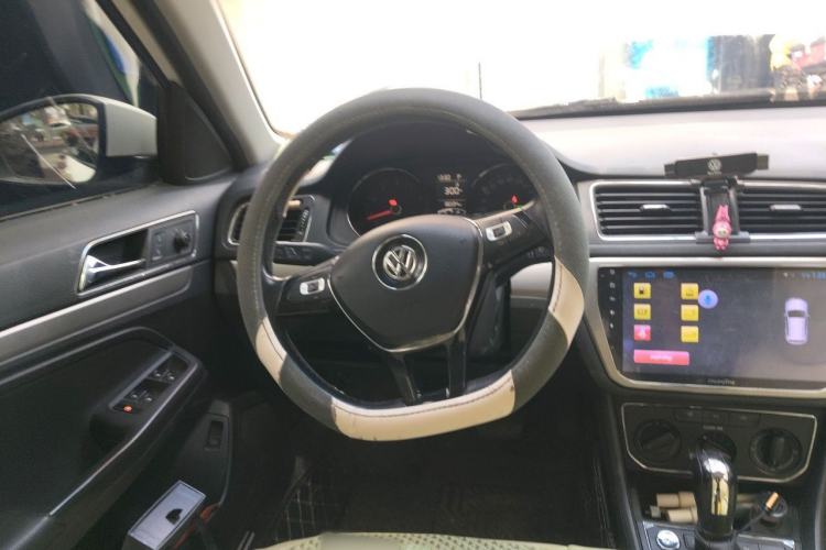Used Volkswagen Lavida 2017 1.6L Automatic Comfort Edition Steering Wheel