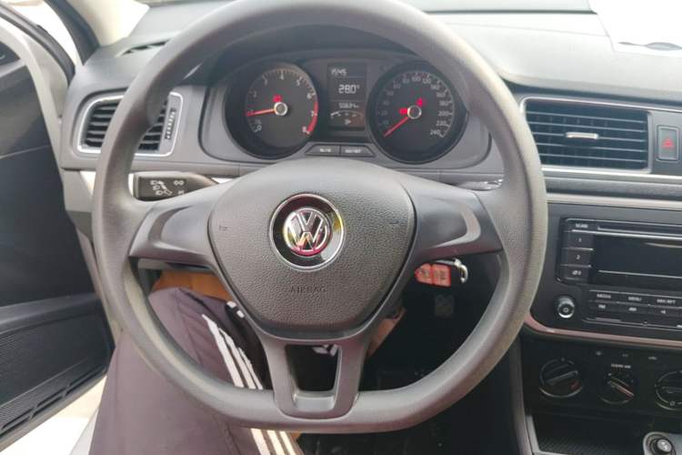 Used Volkswagen Lavida 2017 1.6L Manual Fashion Edition Steering Wheel