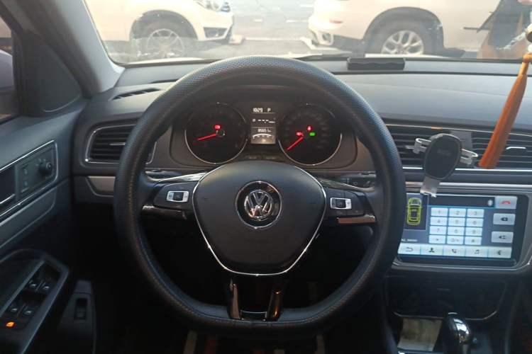 Used Volkswagen Lavida 2017 1.6L Automatic Comfort Edition Steering Wheel