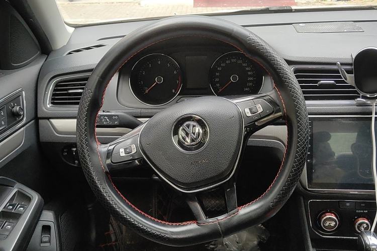 Used Volkswagen Lavida 2017 1.6L Automatic Comfort Edition Steering Wheel