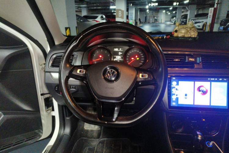 Used Volkswagen Lavida 2017 1.6L Automatic Comfort Edition Steering Wheel