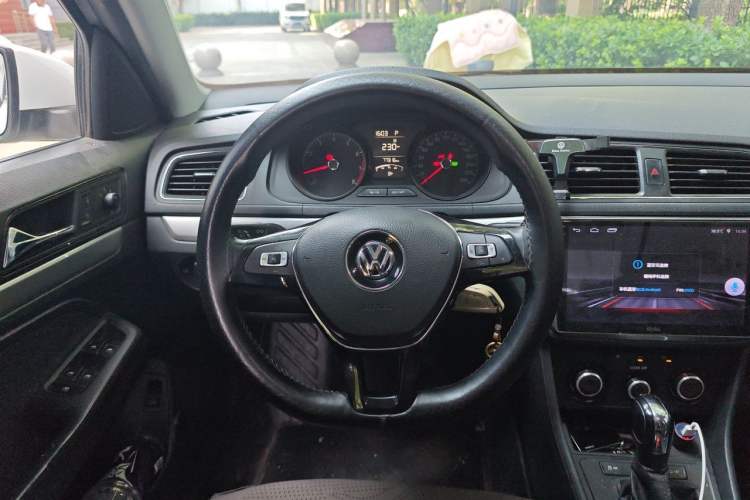 Used Volkswagen Lavida 2017 1.6L Automatic Fashion Edition Steering Wheel