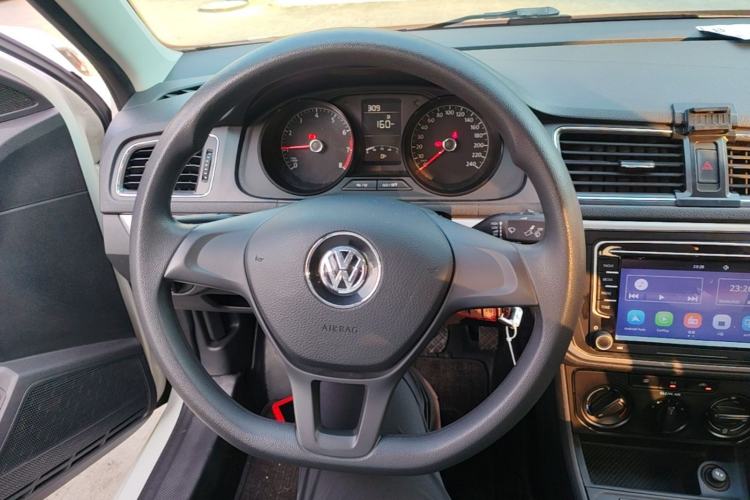 Used Volkswagen Lavida 2017 1.6L Manual Fashion Edition Steering Wheel