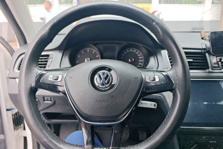 Used Volkswagen Lavida 2017 1.6L Automatic Fashion Edition Steering Wheel