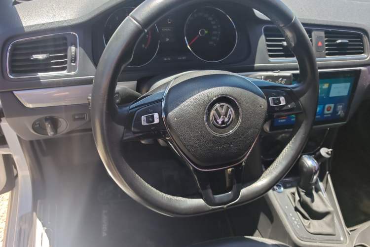 Used Volkswagen Lavida 2017 1.6L Automatic Comfort Edition Steering Wheel
