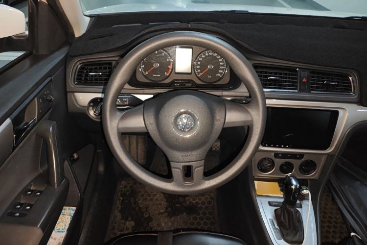 Used Volkswagen Lavida 2017 1.6L Automatic Comfort Edition Steering Wheel