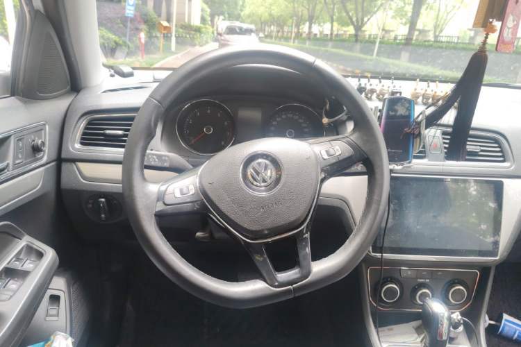 Used Volkswagen Lavida 2017 1.6L Automatic Comfort Edition Steering Wheel
