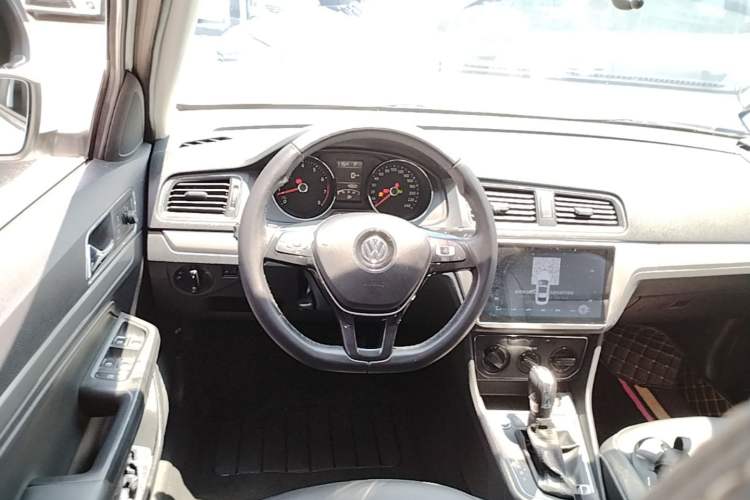 Used Volkswagen Lavida 2017 1.6L Automatic Comfort Edition Steering Wheel