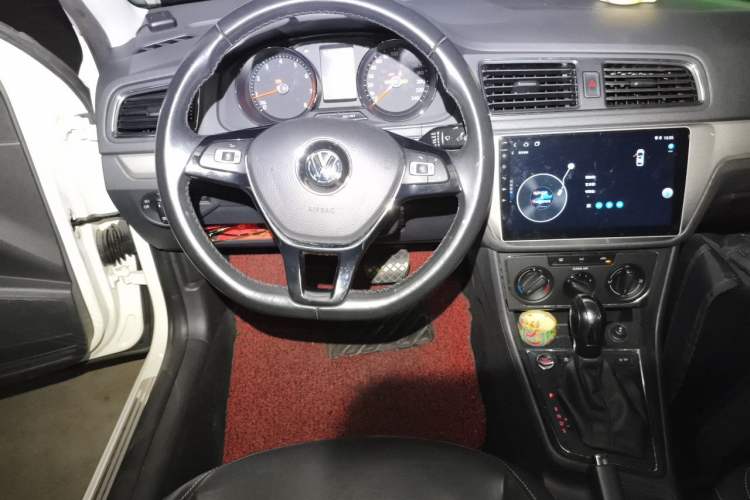Used Volkswagen Lavida 2017 1.6L Automatic Comfort Edition Steering Wheel