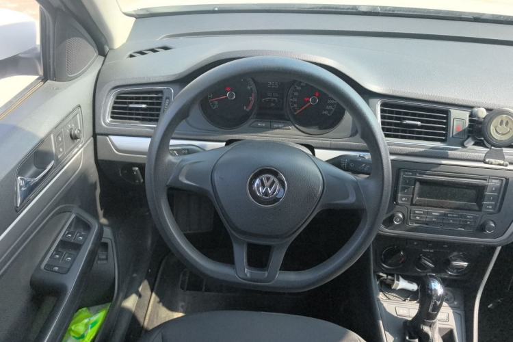 Used Volkswagen Lavida 2017 1.6L Automatic Fashion Edition Steering Wheel