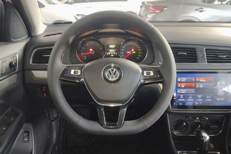 Used Volkswagen Lavida 2017 1.6L Automatic Comfort Edition Steering Wheel