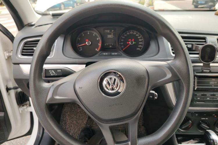 Used Volkswagen Lavida 2017 1.6L Automatic Fashion Edition Steering Wheel