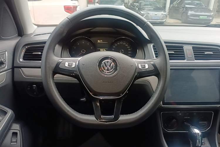 Used Volkswagen Lavida 2017 1.6L Automatic Comfort Edition Steering Wheel