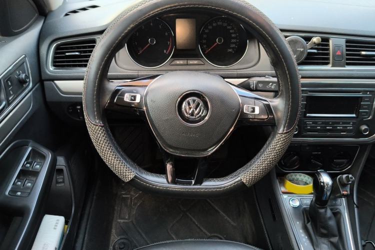 Used Volkswagen Lavida 2017 1.6L Automatic Comfort Edition Steering Wheel